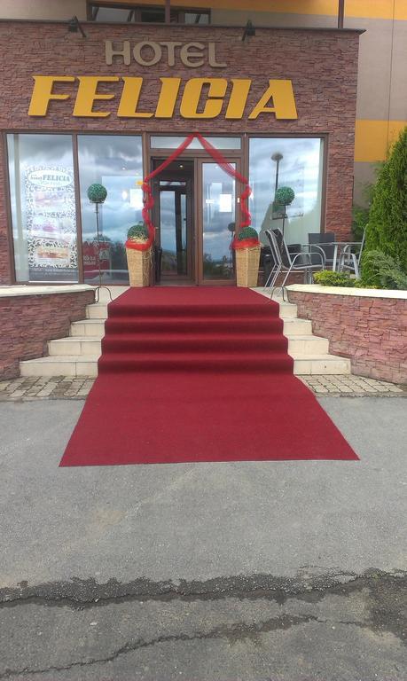 Hotel Felicia Kaluža Exterior foto